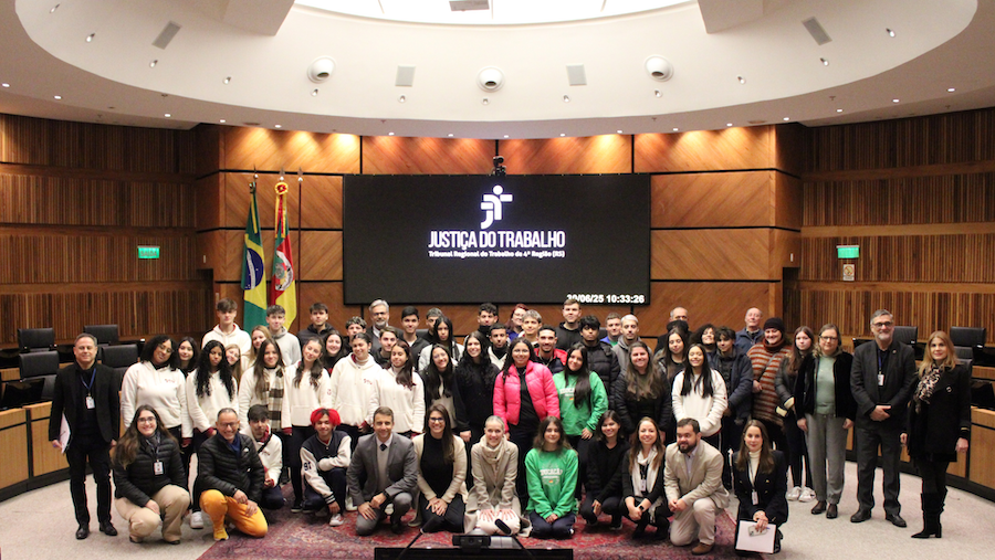 Programa Trabalho, Justiça e Cidadania mostra estrutura do TRT-4 a alunos de Caxias do Sul